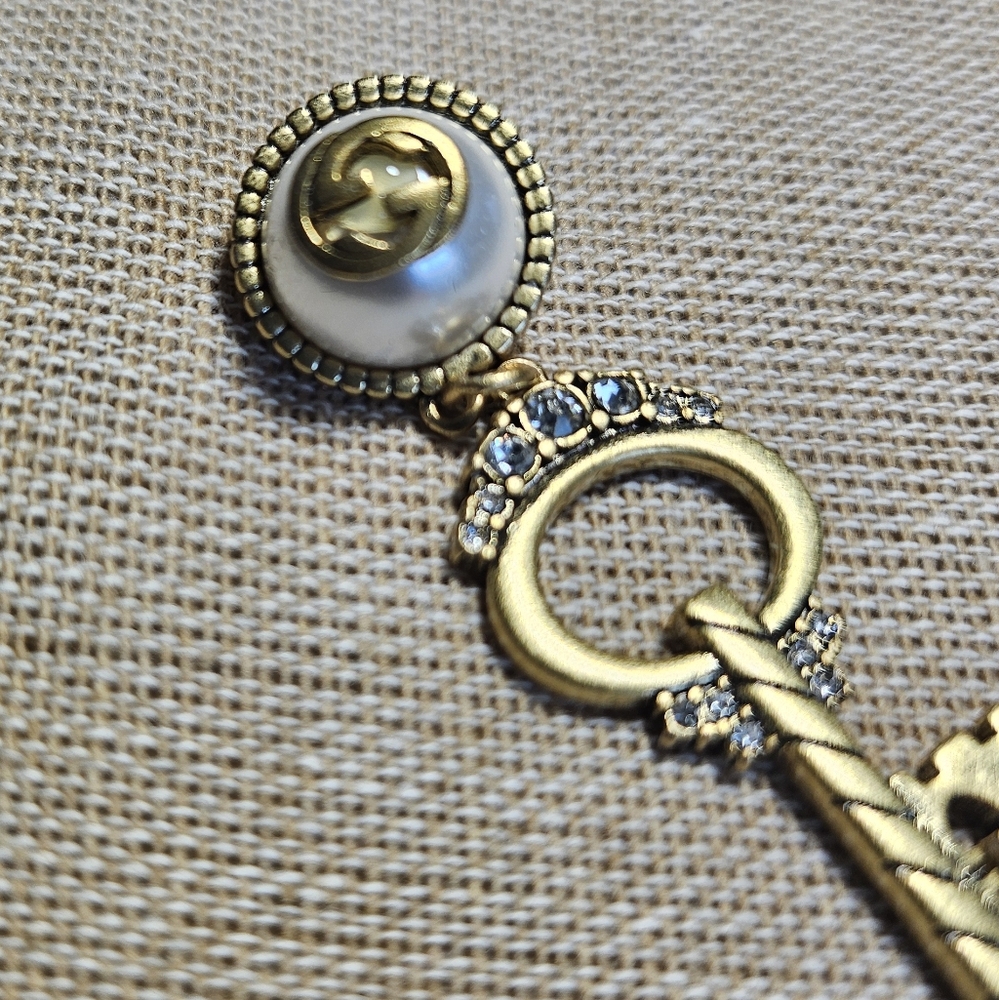 Gucci Key Pendant - Picture 9 of 9
